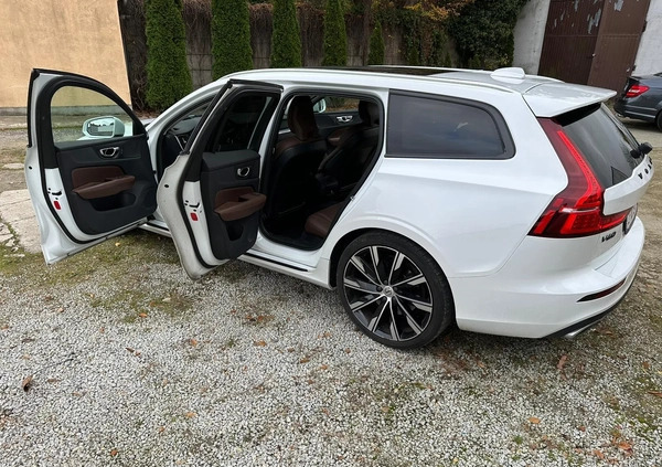 Volvo V60 cena 111900 przebieg: 113315, rok produkcji 2019 z Buk małe 154
